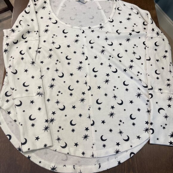 Lucky Brand Waffle Knit Tee Women's Size Medium Star Moon Print Black White - Picture 5 of 11